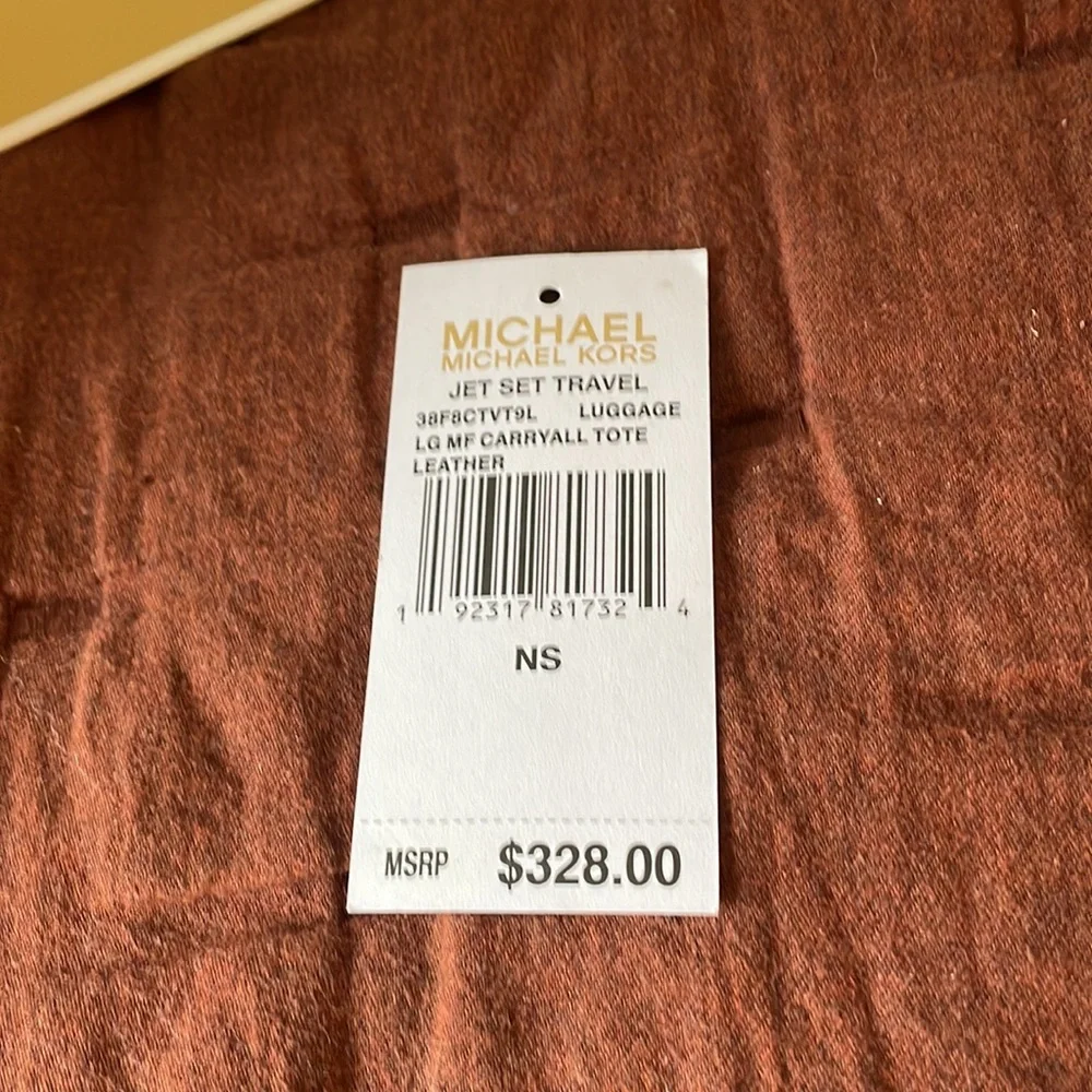 Micheal Kors new with tags jet set travel luggage. Large carry all tote. - Picture 7 of 7